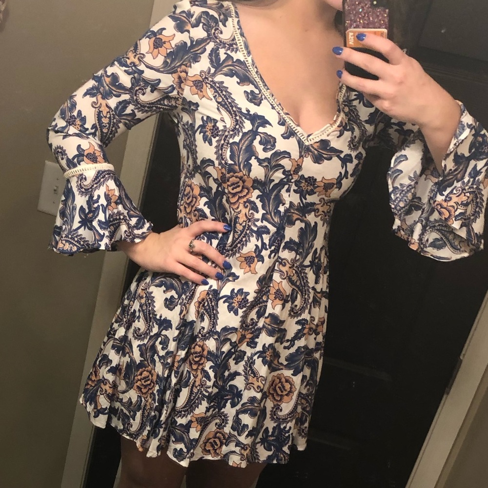 Floral dress with lace detail and flare sleeves